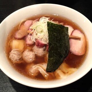 支那ソバ　小むろ - 料理写真:チャーシューワンタンメン 醤油