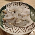 烏賊 鮨ダイニング 鮮助 - アオリイカ(大)のゲソ。醤油かけると踊り出します