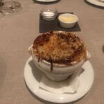 restaurant Noël - オニオングラタンスープ。大きいのをお願いしてよかった。
