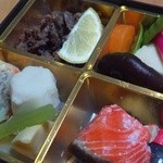 相撲茶屋勝恵美 - 桝席の三段弁当  一の重