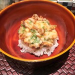 天麩羅 巽 - 秋鮭と舞茸のかき揚げをのせた天丼