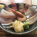 魚どん 然 - 海鮮丼