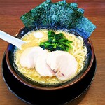 横浜家系ラーメン なるは家 - MAXラーメン・醤油（940円）