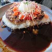 Ginger’s Beach Omiya - フルーティーデミグラスソースのロコモコ温玉添え