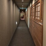 別邸 蒼空 - 大浴場に続く長ーい廊下