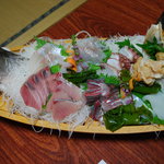 Hashimotoya - スズキさんを先頭にご立派な舟盛りです