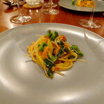 クッチーナ ベジターレ クォーレリッコ - 蟹とオレンジソースパスタ