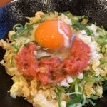 丸亀製麺 - 天丼用ご飯に天かす、ネギ、明太子、生卵をトッピング！