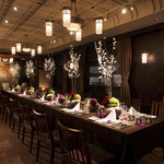 THE FUJIYA GOHONJIN - 2Fスペース「SANDOH」。表参道と門前の街並み、信州の山々を望むオリエンタルな部屋。