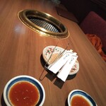 美勝 - 6人掛けテーブルにふたり