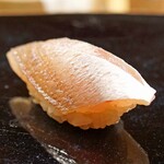 日本橋蛎殻町 すぎた - 昆布〆のカスゴ(小鯛)