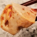 緒方 - ⑥鮟肝(青森県産)
      やはり北海道産や青森県産は美味しい♪
      ふっくらとして艶やか、濃厚なコクと旨みにお酒が進みます。
      西日本の日本海側なら玄界灘でも漁獲がありますが脂のりが足りない。(×_×)