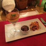 水色食堂 - 焼きナスのムースと玄海灘産ウニのジュレ・青森県産鴨ロースのタルタル・四種ニンジンのラベ