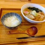 麺や ポンチ亭 - 【2019.12.22(日)】白醤油ラーメン(並盛)600円