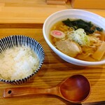 麺や ポンチ亭 - 【2019.12.22(日)】白醤油ラーメン(並盛)600円