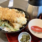 つきじ飛賀屋 - 穴子天丼、穴子の天ぷら2本