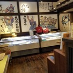 浜与本店 - お土産コーナーの様子