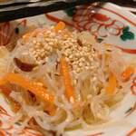 居心家 - お通しの中華風春雨サラダ