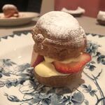 restaurant Noël - 苺のシュークリーム。