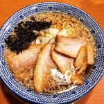 ちゃーしゅうや武蔵 - 背脂醤油らーめん770円 + チャーシュー３枚追加