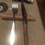 restaurant Noël - ステーキナイフは、ライヨール　アンオブラック。