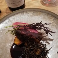 Point - 迫力の鴨と赤グラス