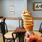 丸峰庵 - 沖縄黒糖ソフト。店内でいただけます。