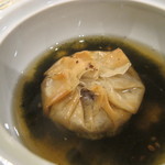 トゥ・ラ・ジョア - 和牛頬肉と蓮のスープ