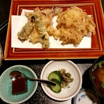 122184239 - ゲソと玉葱のかき揚げ 天ぷら定食