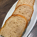 オステリア セーザモ - 自家製パン