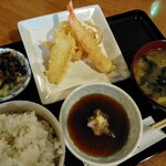 Tempura Dokoro Tenten - 天ぷら定食 「もみじ」の1皿目、えび、いか、玉ねぎかき揚げ