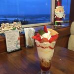 君ヶ浜ベイハウス - 料理写真:苺のパフェ