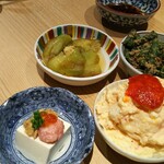 酒場フタマタ - イクラとトロの爆弾豆腐、彩り小鉢3種のおかもち