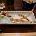 うなぎ 魚政 - 骨煎餅と肝が来た♡ 　サービスなのかな？