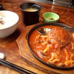 ランチ（ハンバーグ、トマト煮込みソース）