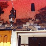 Bar Dondada - 右側は夜のみ営業のＢＡＲ