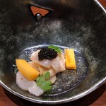 料理とワイン じょかーれ - ニシ貝とタイラギ貝のマリネ 柿とキャビアを添えて