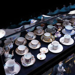 喫茶 ソワレ - 飾られた食器の凄まじい高級感。