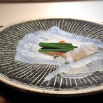 菊鮨 - とらふぐ（鐘崎）・・噛むと旨みを感じ、これもお酒に合います。