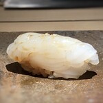菊鮨 - 障泥烏賊（地物）・・丁寧に包丁を入れた烏賊は、ねっとり感も良く甘みを感じ美味。
