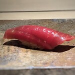 菊鮨 - 赤身（大間）はづけで・・赤身らしい旨みを感じ、美味しいこと。