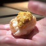 菊鮨 - 伊勢海老様には味噌をタップリのせて・・味噌のコクと伊勢海老様の甘味が重なり、美味しい。