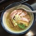 らーめん奏 - しおチャーシュー麺 930円