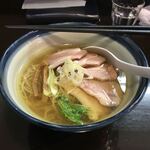 らーめん奏 - しおチャーシュー麺 930円