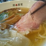 らーめん 鉢ノ葦葉 - 叉焼はややレア感を残したやわらかい絶品。