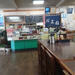 農家食堂およね - 厨房側＆メニュー