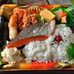 魚勝 - 魚弁当（紅鮭）