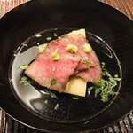 神楽坂 石かわ - 鹿児島黒牛　鹿児島県産新筍　滋賀県中主の木の芽