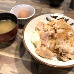Horumon Yakiniku Mitsu - スタミナ丼 500yen(味噌汁・玉子無料)