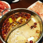 中国火鍋専門店 小肥羊 - 白湯と麻辣湯